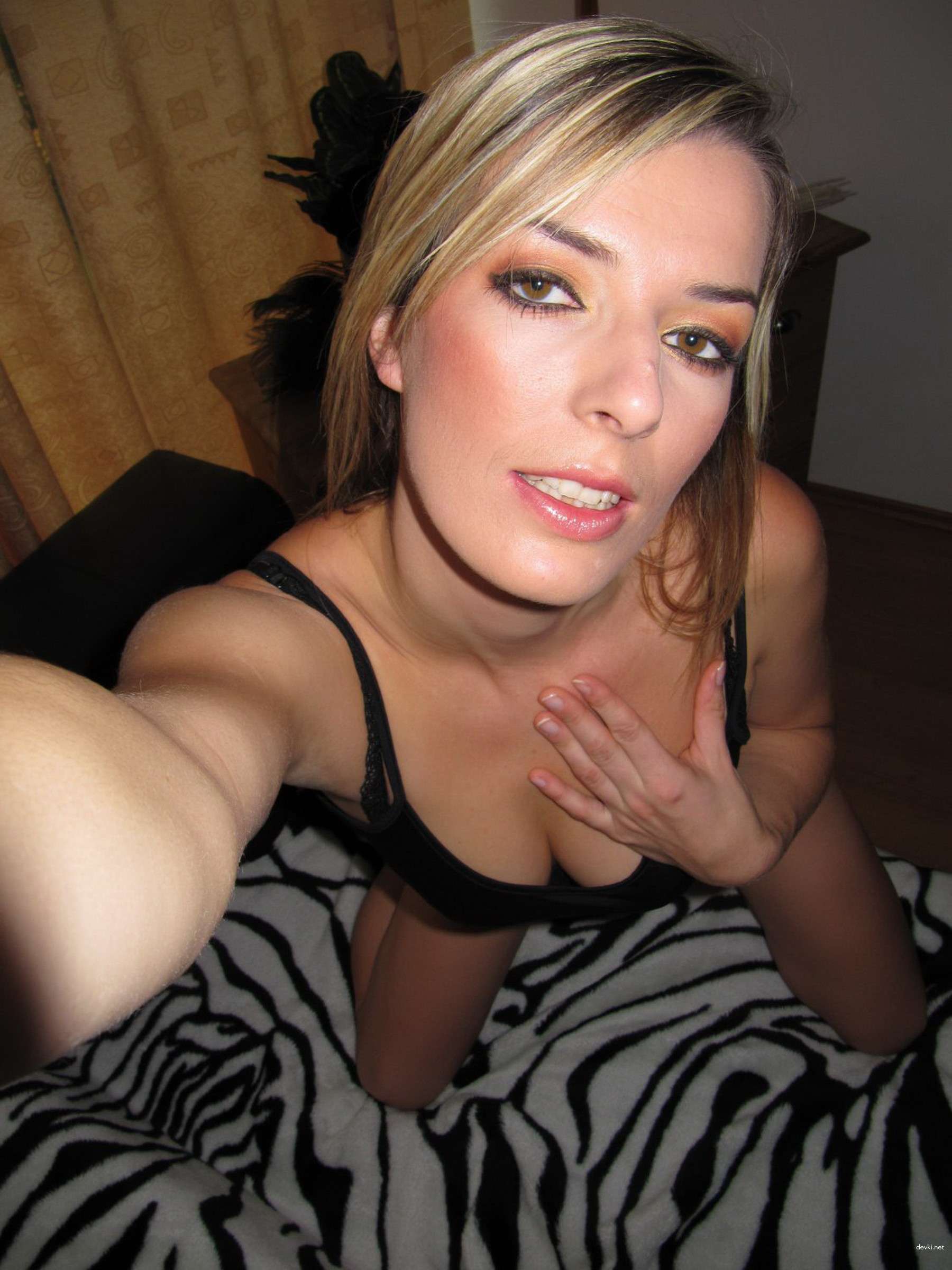 XXX Mature Nude Amateur: Uncensored Naked Woman Private Photo