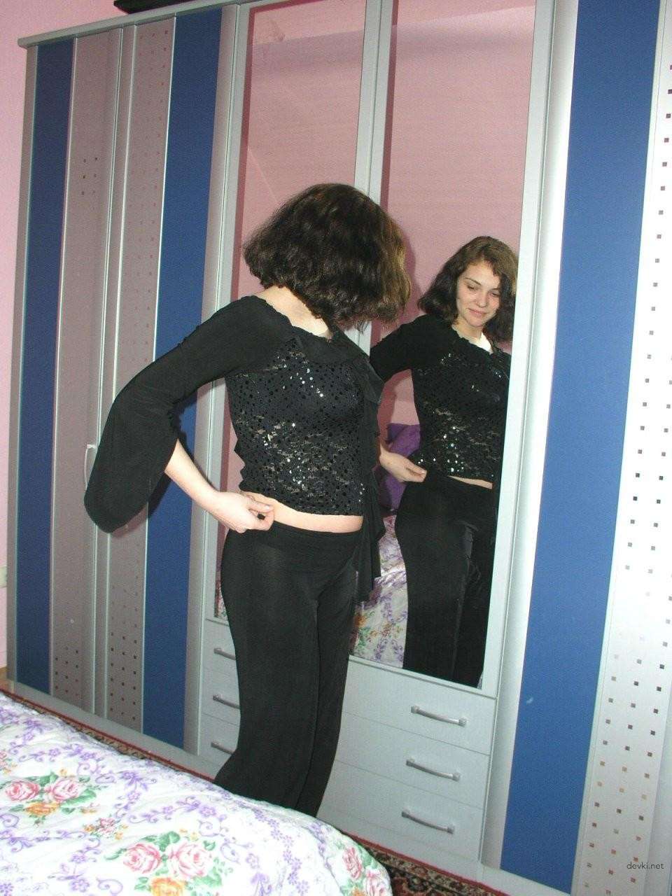 XXX Pregnant Woman Nude Amateur Photoshoot: Explicit Strip Tease