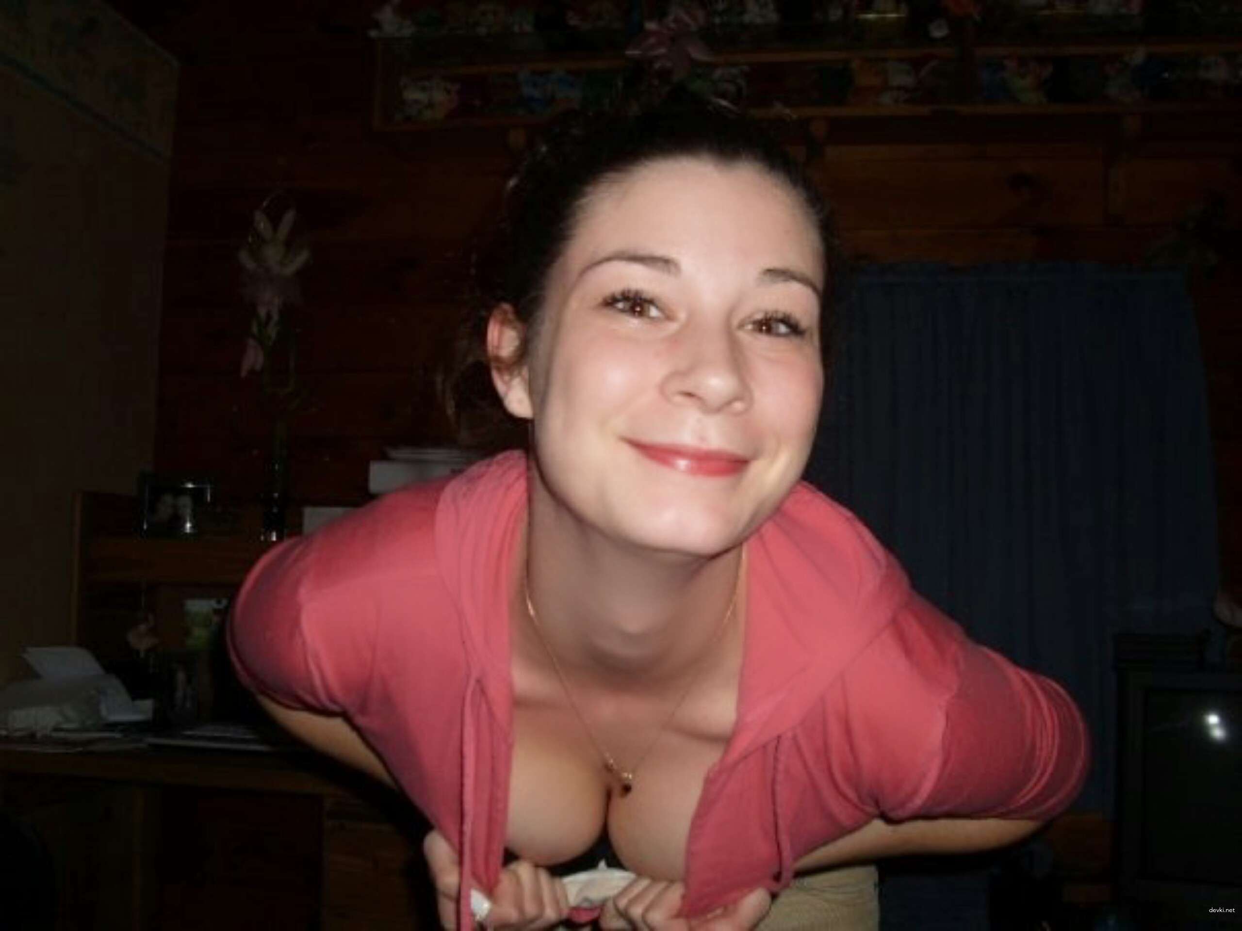 Sexy Brunette in Glasses Amateur XXX Pics - Explicit Hot Porn Photos