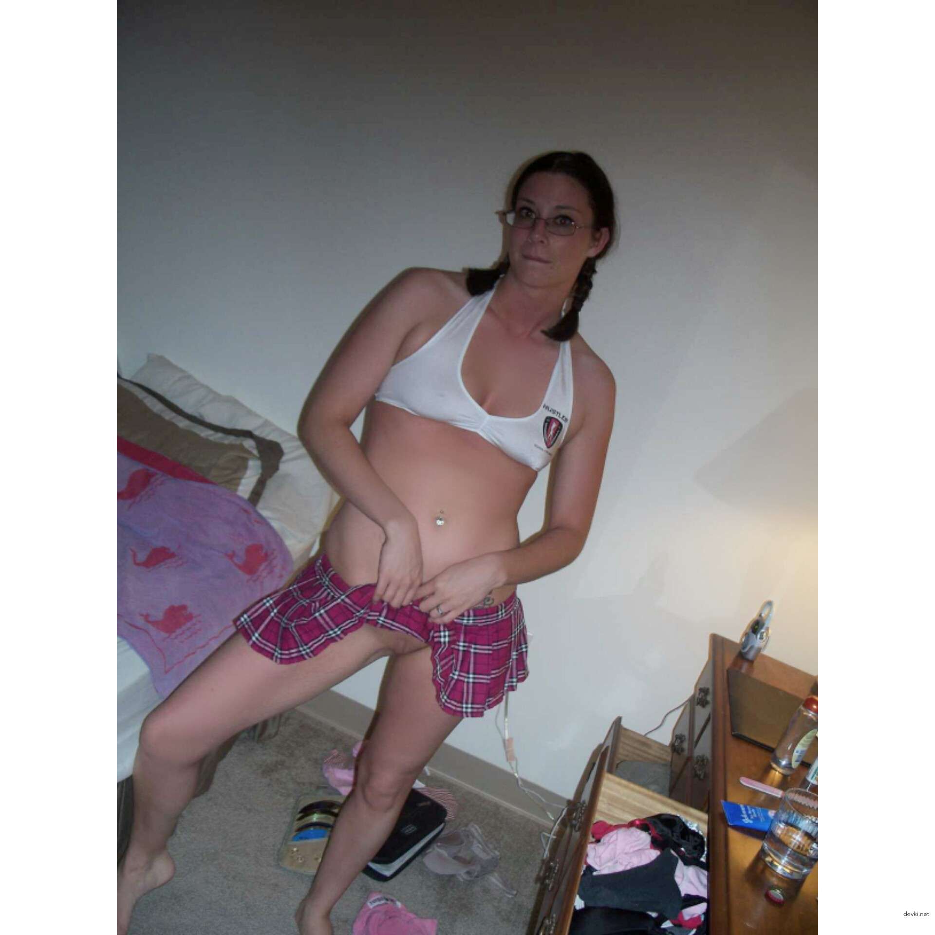 Sexy Brunette in Glasses Amateur XXX Pics - Explicit Hot Porn Photos
