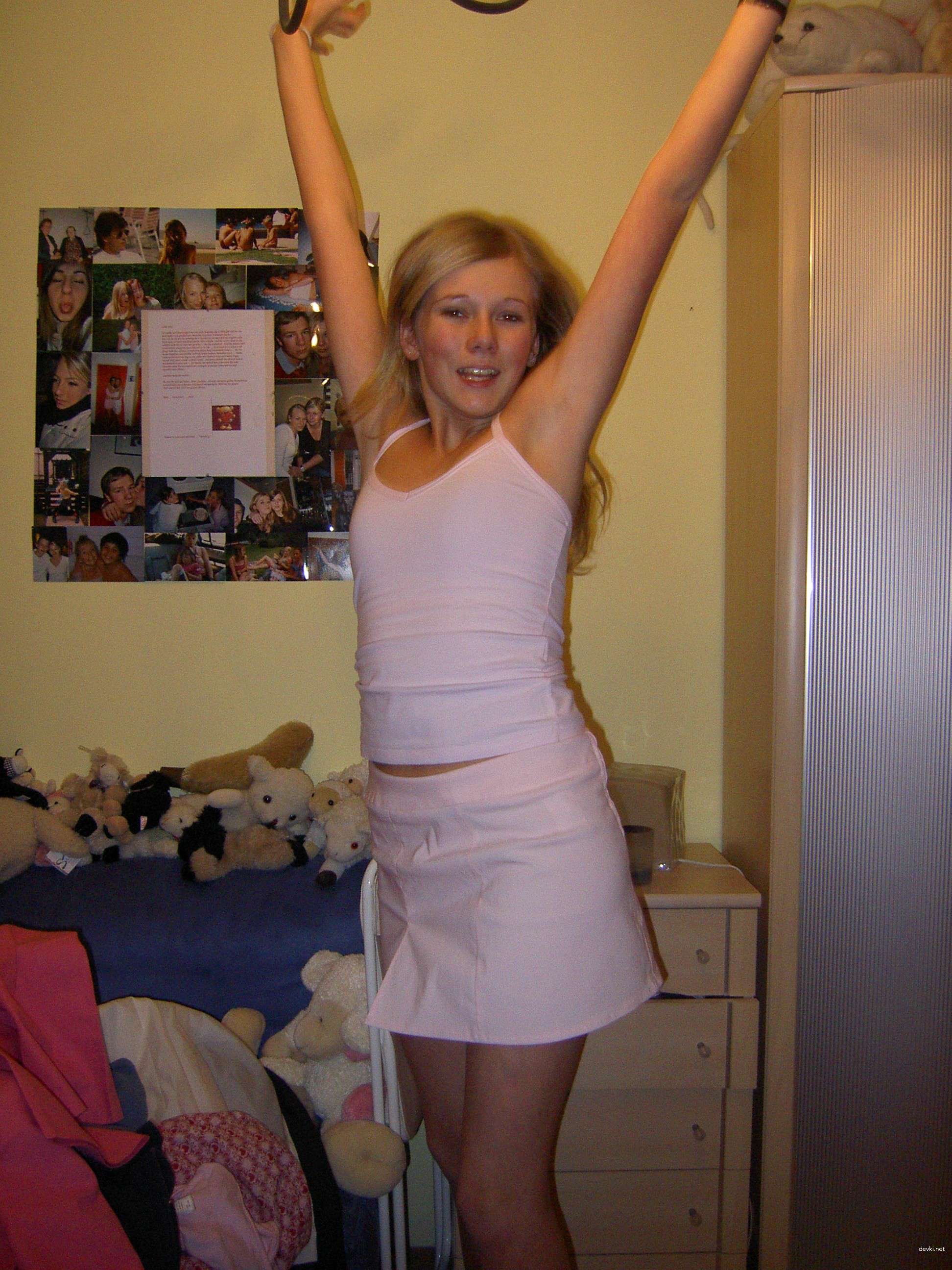 Explicit Voyeurism: Girl Caught Changing Clothes - Amateur Photo Scandal