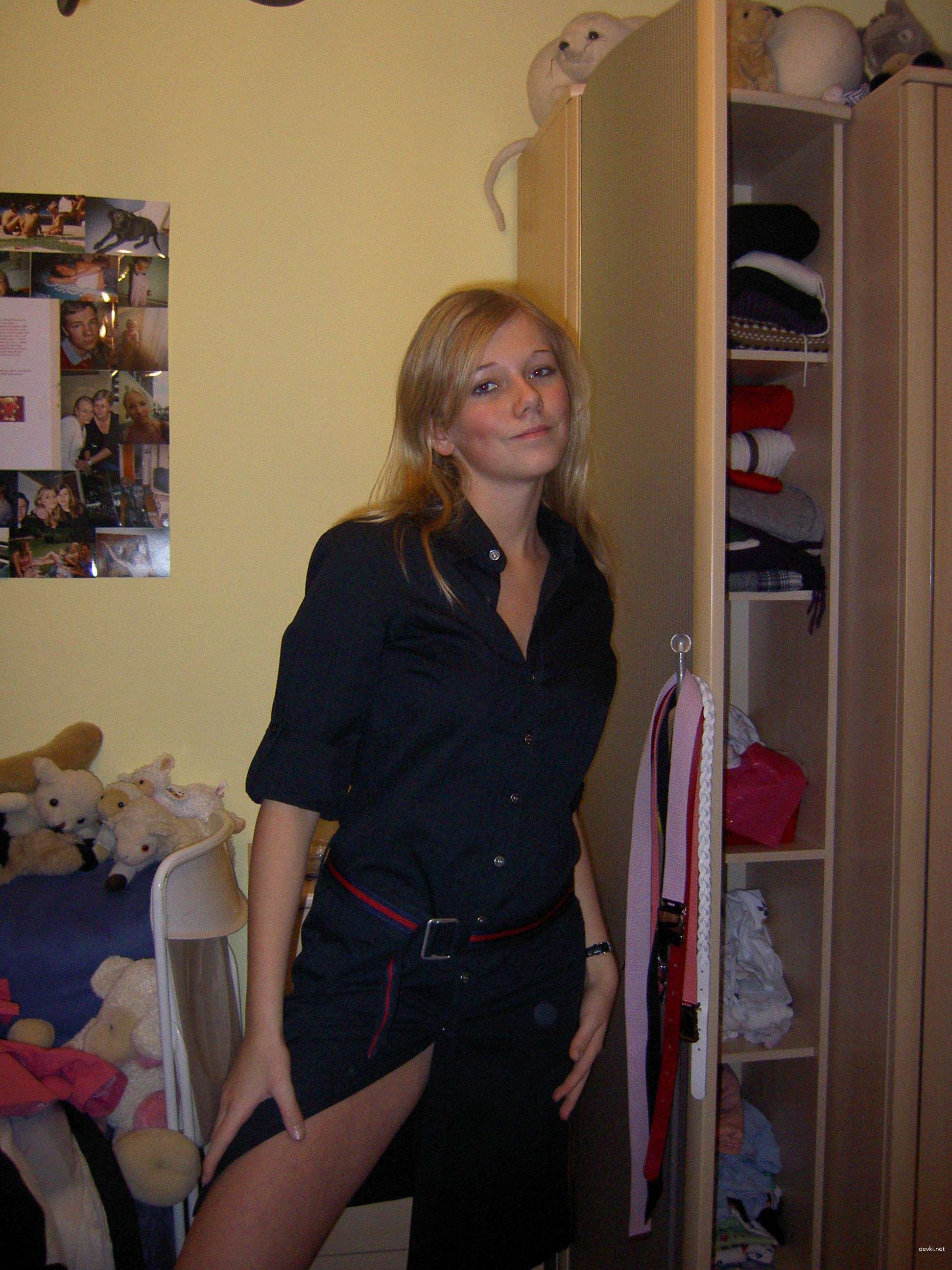 Explicit Voyeurism: Girl Caught Changing Clothes - Amateur Photo Scandal