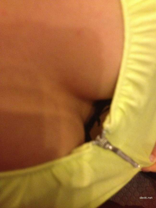 Hot Blonde's Uncensored Selfie: Explicit Phone Photo - Amateur Blonde Babe Goes Wild!