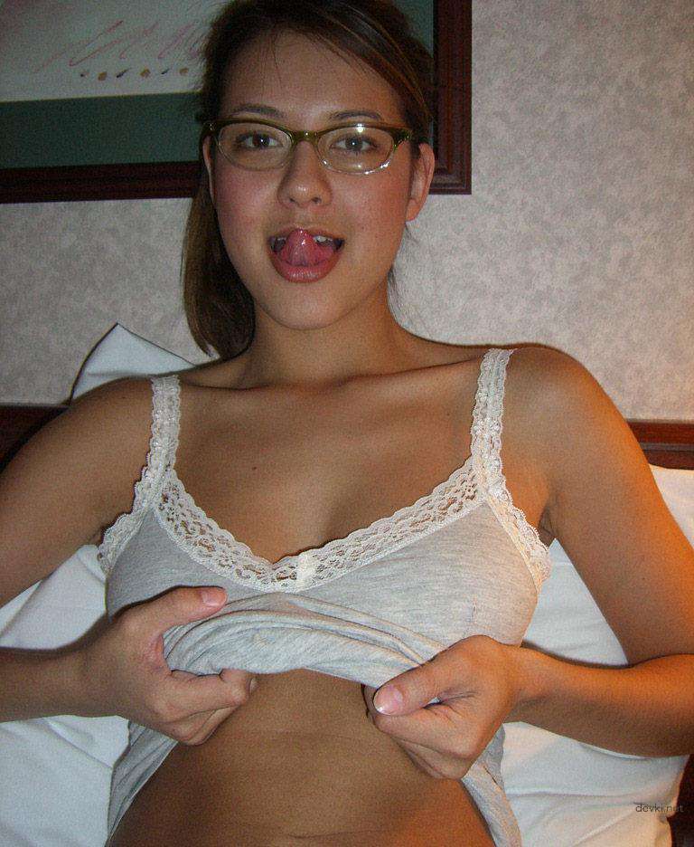 Seductive Amateur Erotica: Explicit Photos of Hot Girl in English
