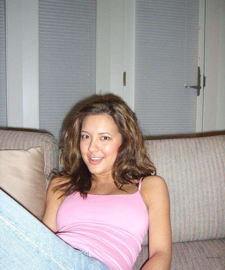 Seductive Amateur Erotica: Explicit Photos of Hot Girl in English