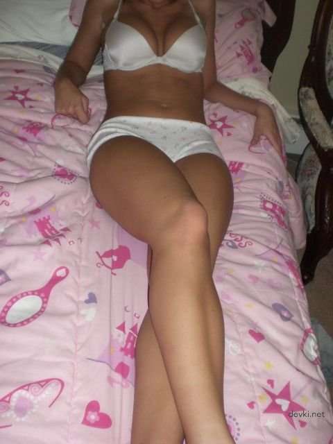 Hot Amateur Babe in Sexy Panties: Explicit English Photos
