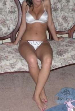Hot Amateur Babe in Sexy Panties: Explicit English Photos
