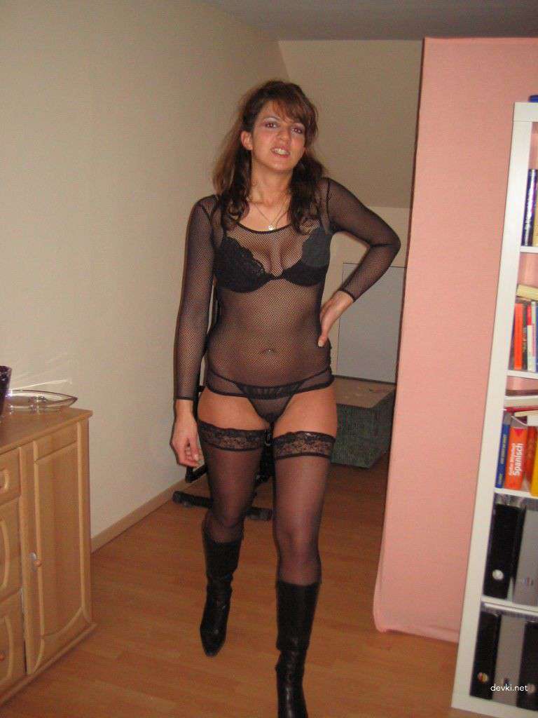 Steamy Latina Amateurs Get Naked and Wild in Explicit Amateur Porn Pics