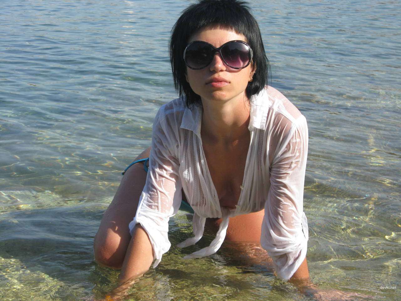 Explicit Amateur Photo: Seductive Woman in Sensual Pose - Beautiful and Captivating