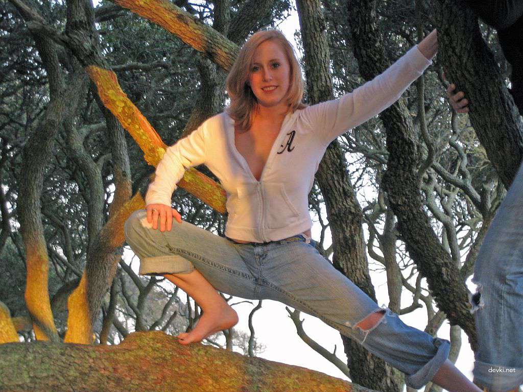 Amateur Redhead's Explicit Home Photos: Bold and Naughty Shots!