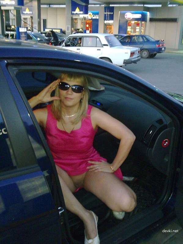 Amateur Exhibitionist Flaunts Her Explicit Pussy - XXX Show