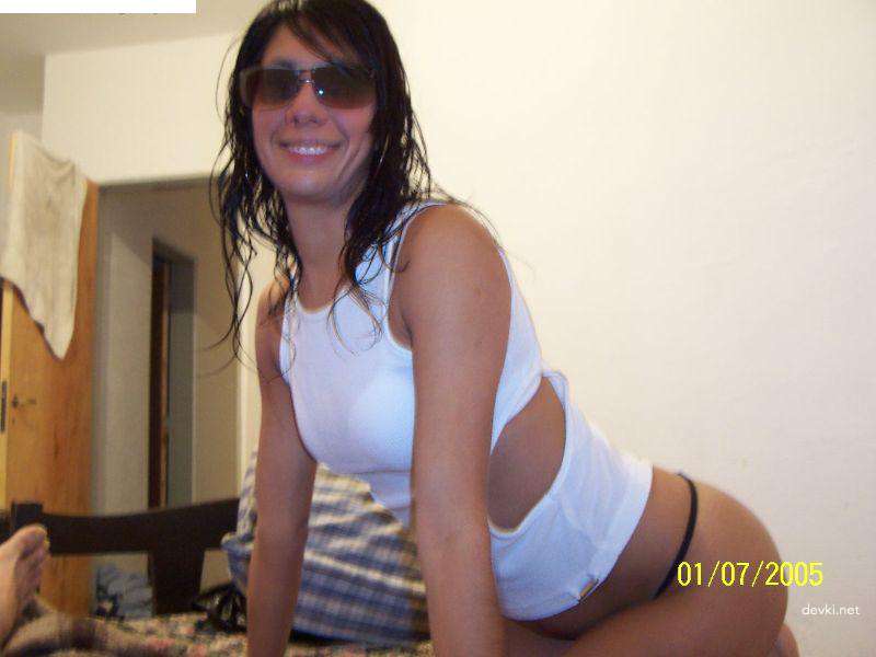 Sexy Brunette with Tight Ass Exposed in Homemade Porn Pics