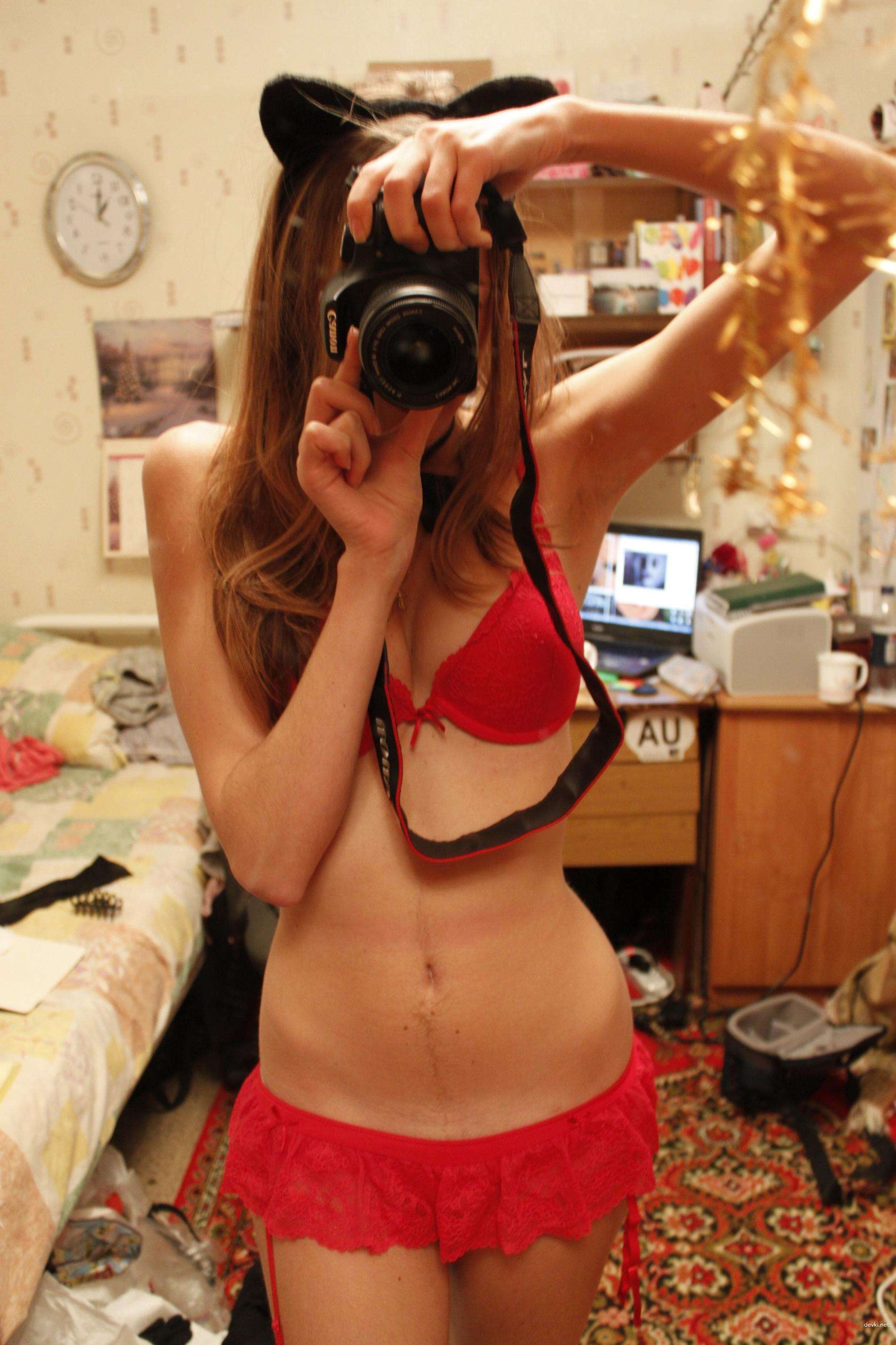 Steamy Amateur Babe Exposes Perky Tits: Explicit Photo