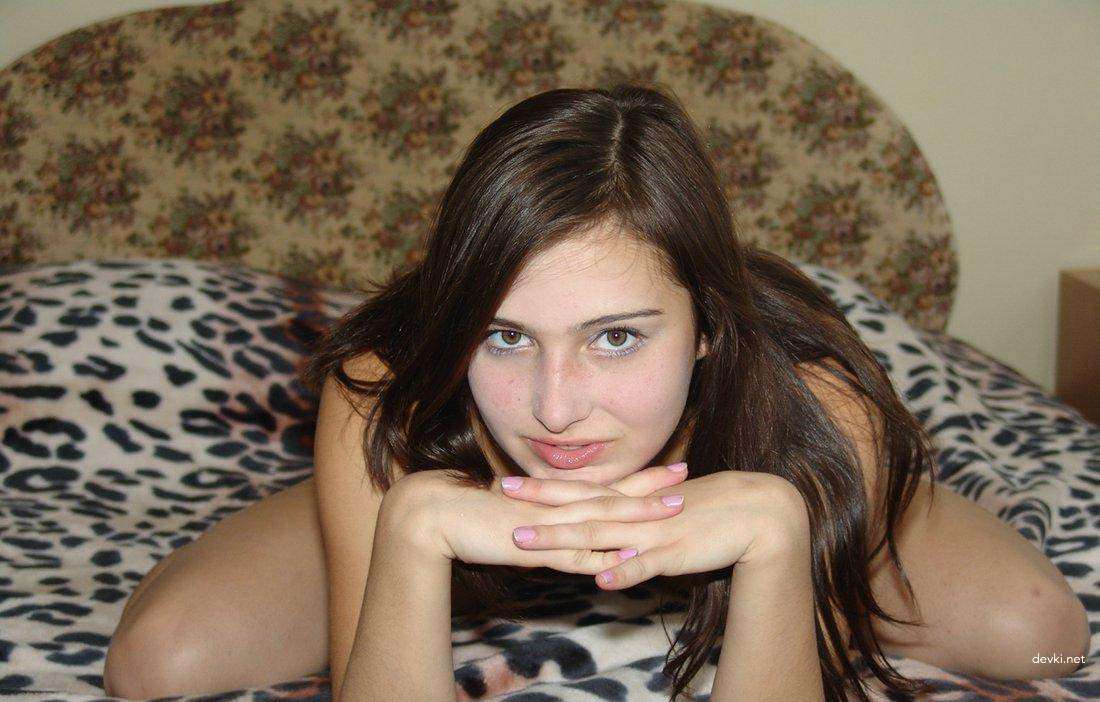 Naked Pussy Masturbation: Explicit Solo Action - Amateur Photo
