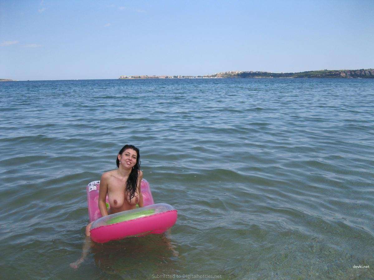 Steamy Amateur Vacation Sex Tape - Wild Homemade XXX Photo with Girlfriend