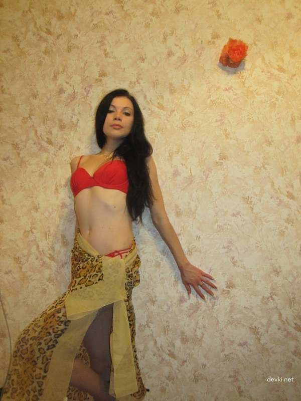 Hot Amateur Babe Strips and Poses Naked at Home - Explicit Photo Shoot
