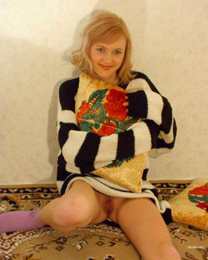 Explicit Amateur Photo: Bold Woman in Sweater Flaunts Pubic Hair Hairstyle - XXX Content