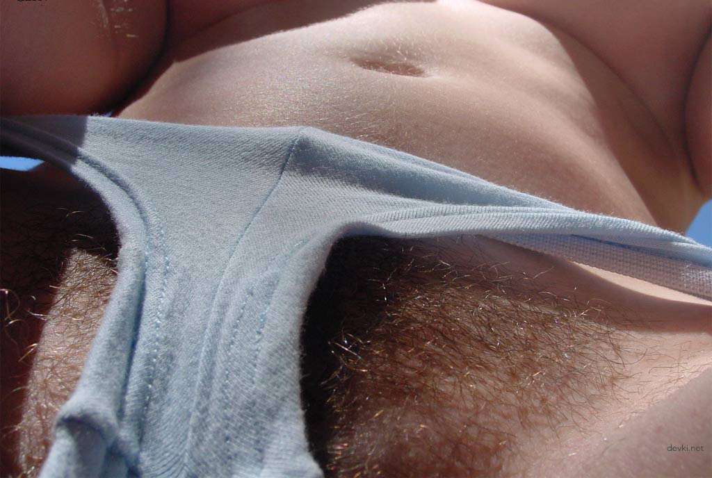 Explicit Amateur Selfies: Naked Beauty in English - Seductive and Raw