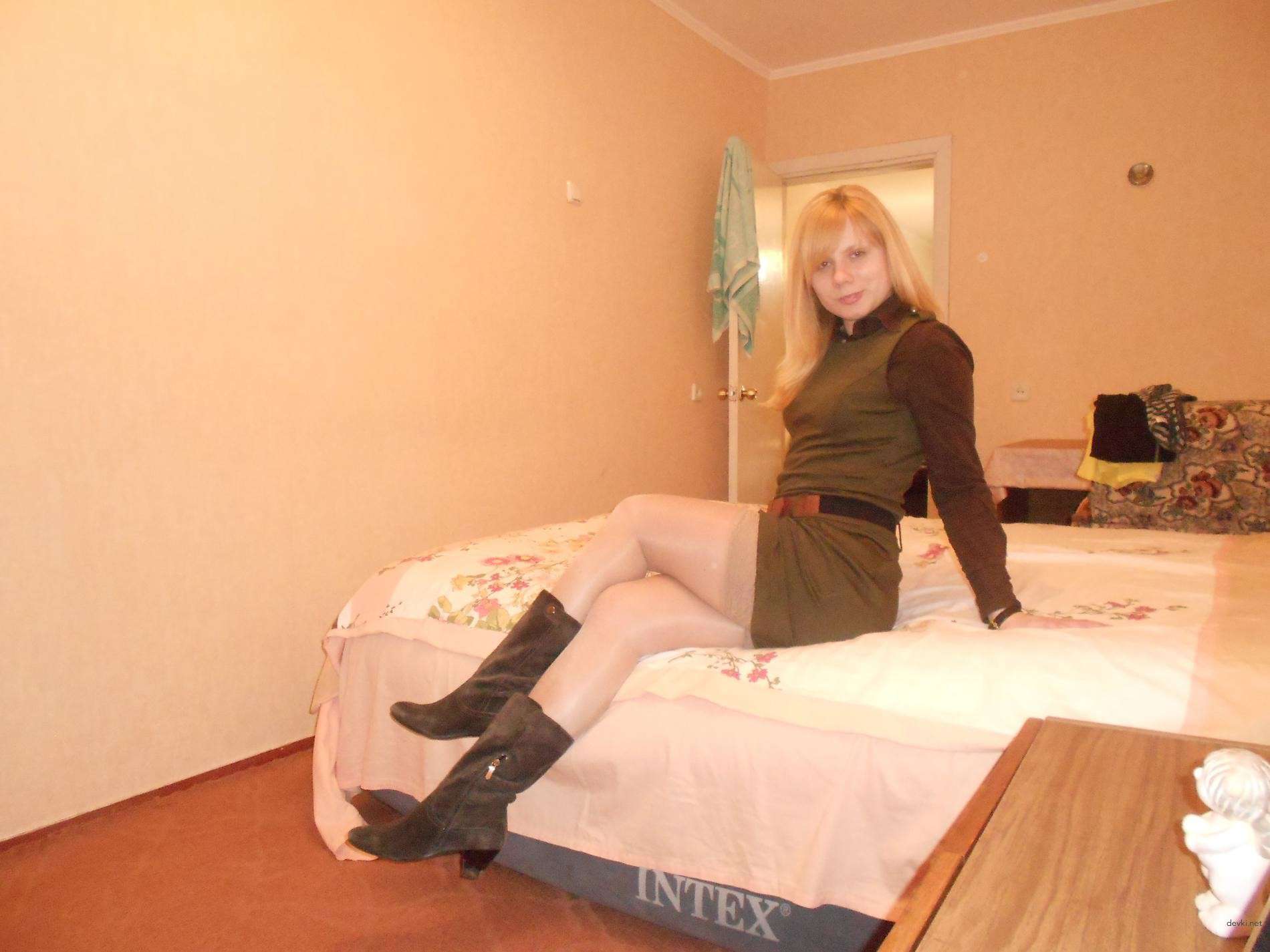 Sultry Blonde Selfie: Uncensored Mirror Shot of Amateur Girl