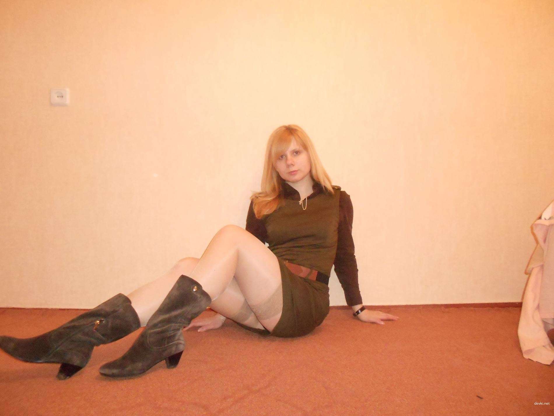 Sultry Blonde Selfie: Uncensored Mirror Shot of Amateur Girl