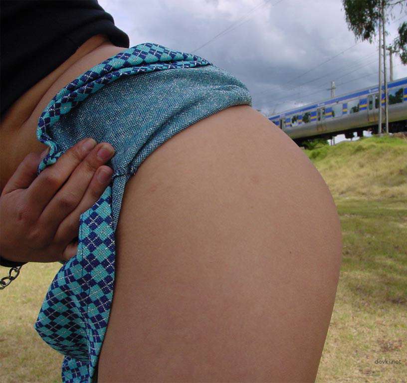 Public Pussy Selfie: Amateur Babe Takes Explicit Outdoor Photos