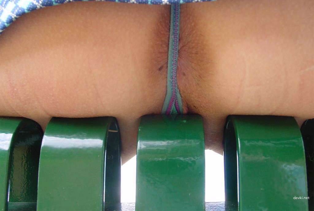 Public Pussy Selfie: Amateur Babe Takes Explicit Outdoor Photos