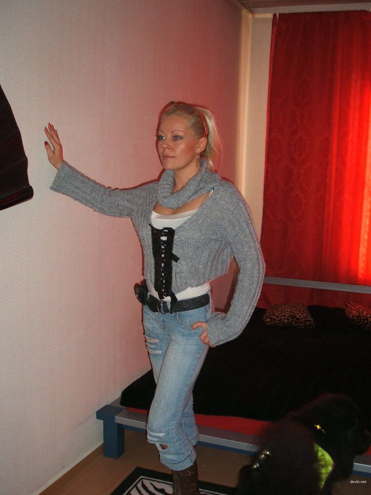 Hot Mature Blonde MILF in Explicit Amateur Photo Shoot - Uncensored Content for Adults