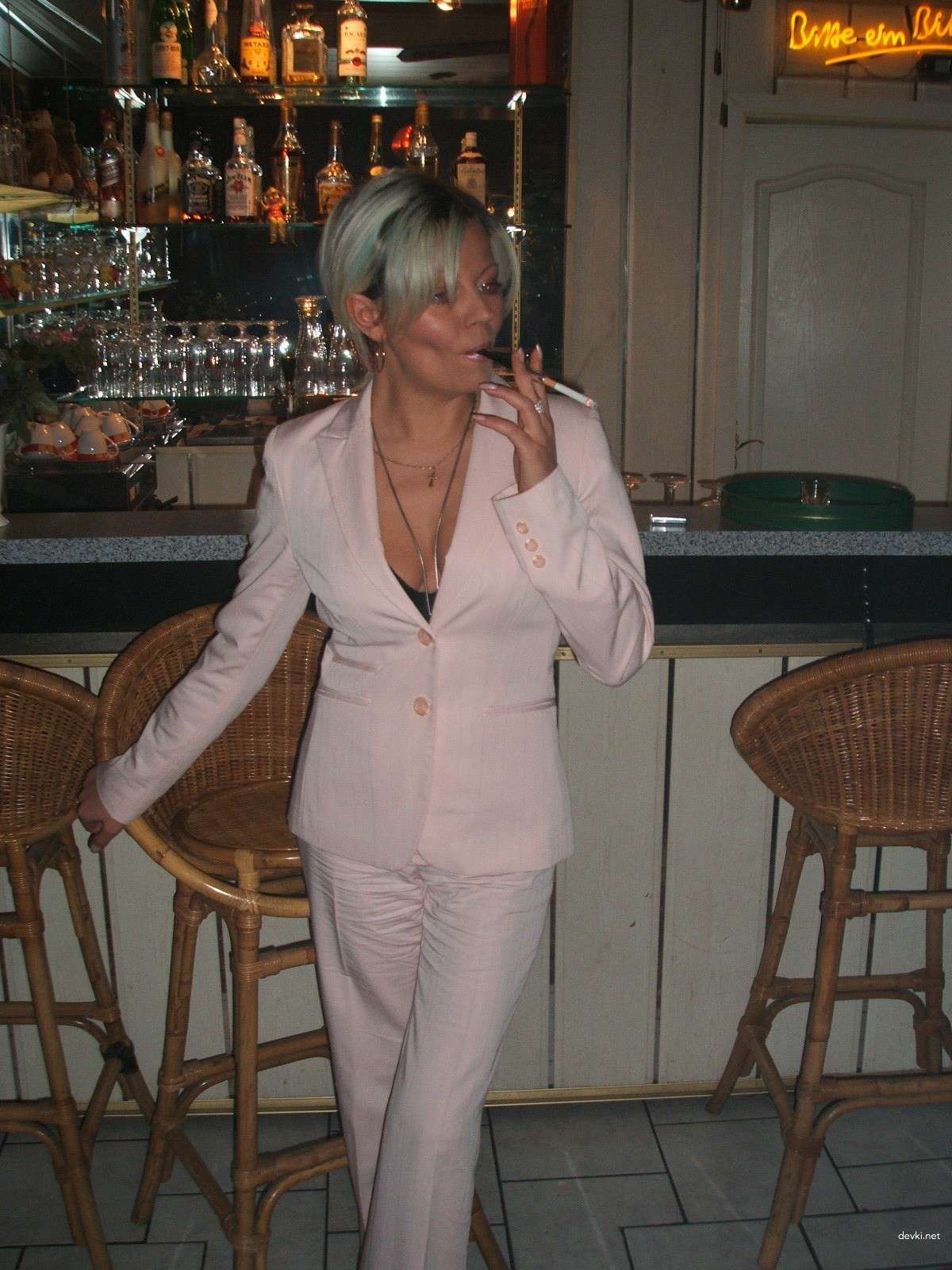 Hot Mature Blonde MILF in Explicit Amateur Photo Shoot - Uncensored Content for Adults