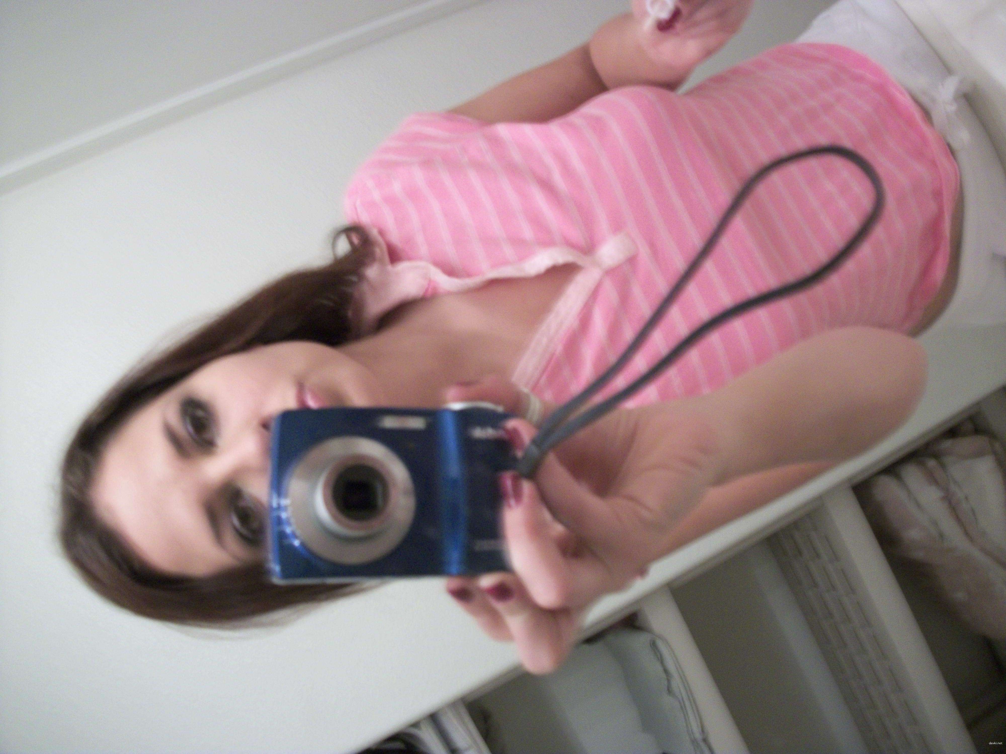 Naughty Amateur Babe's Intimate Selfies - Explicit and Sexy Photos!