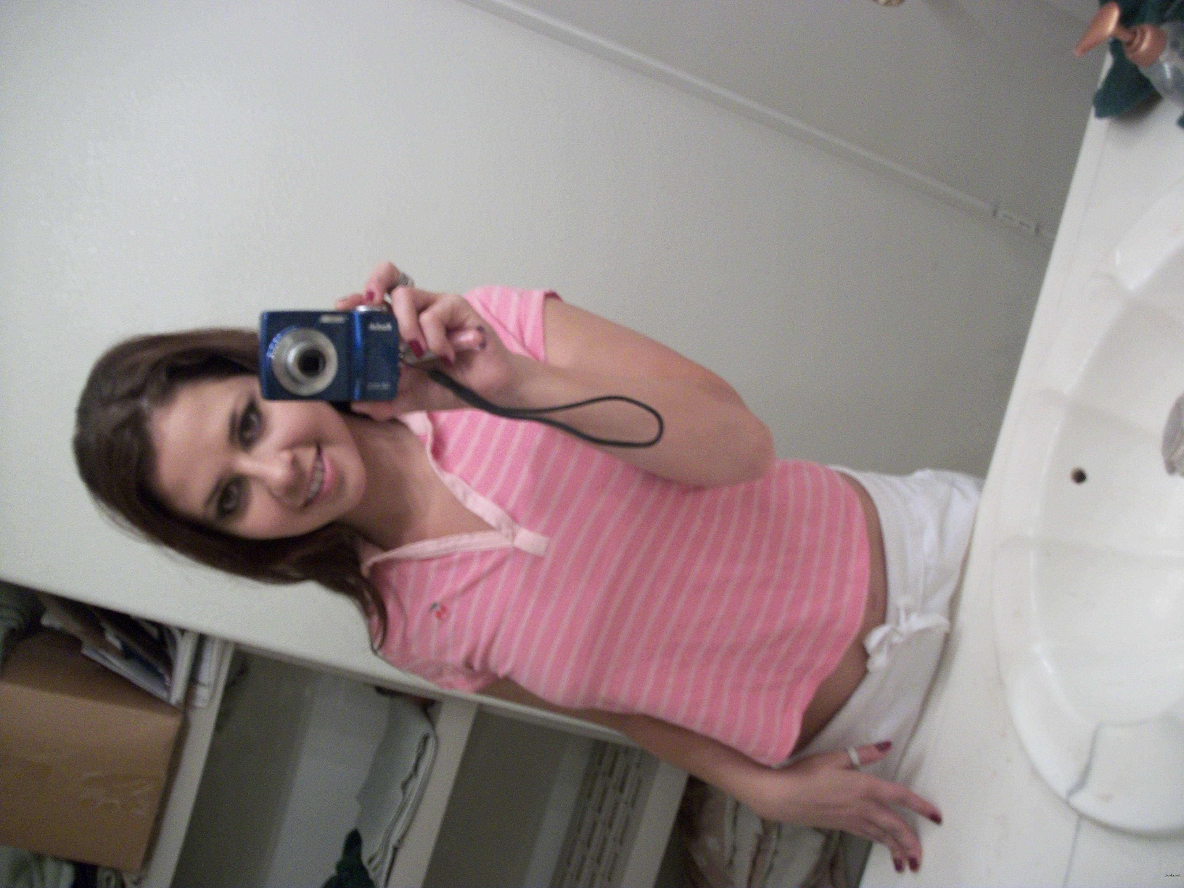 Naughty Amateur Babe's Intimate Selfies - Explicit and Sexy Photos!