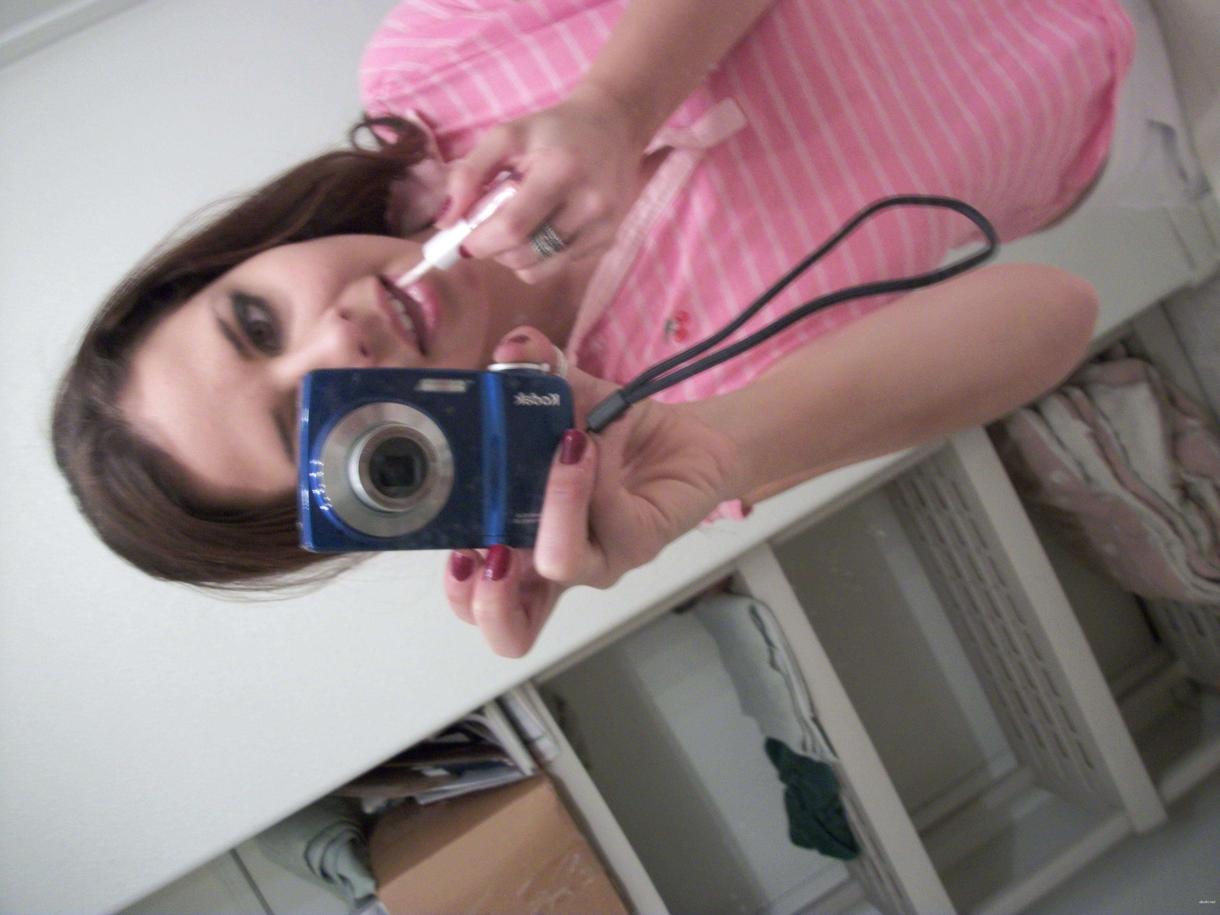 Naughty Amateur Babe's Intimate Selfies - Explicit and Sexy Photos!