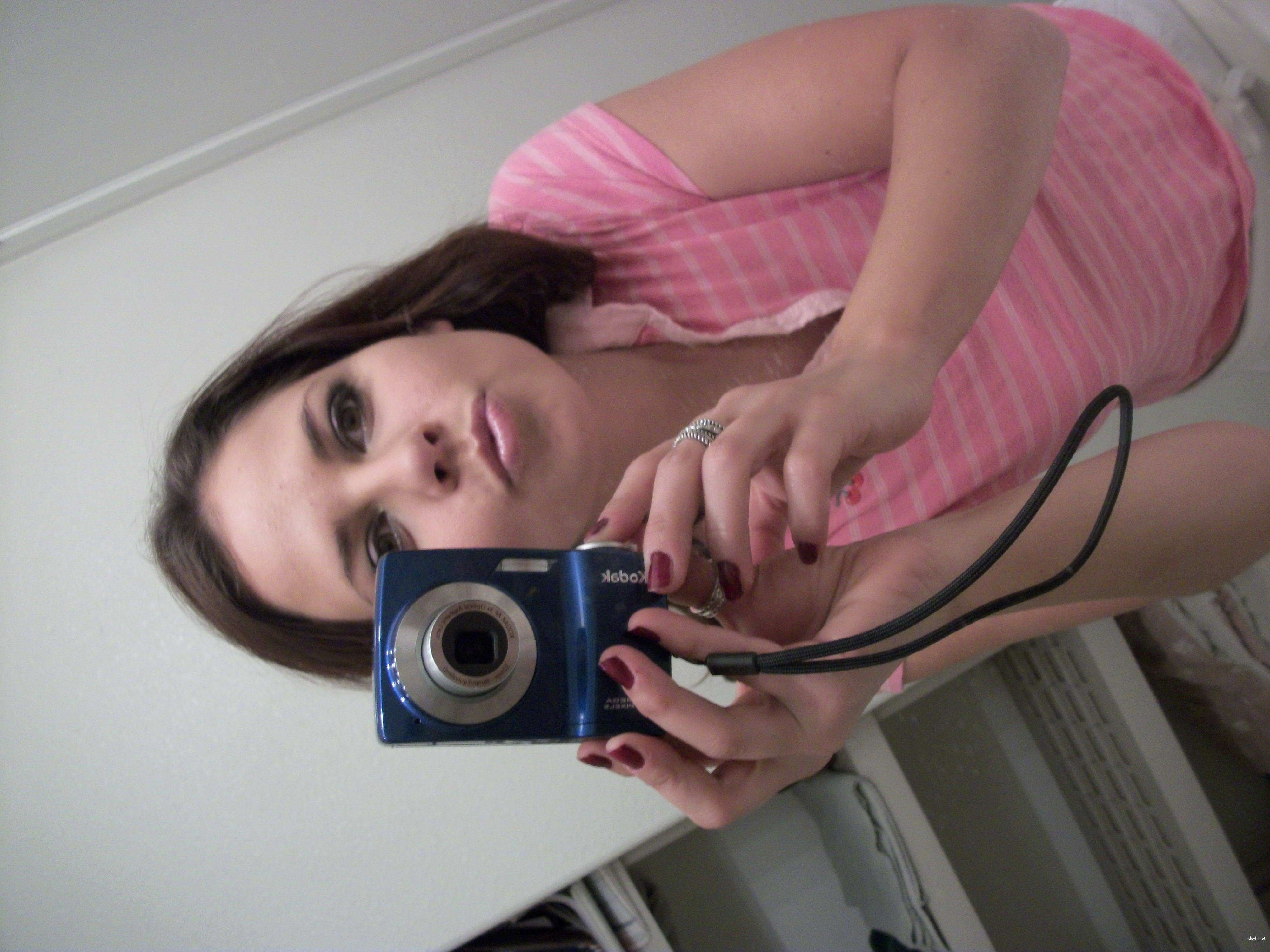 Naughty Amateur Babe's Intimate Selfies - Explicit and Sexy Photos!