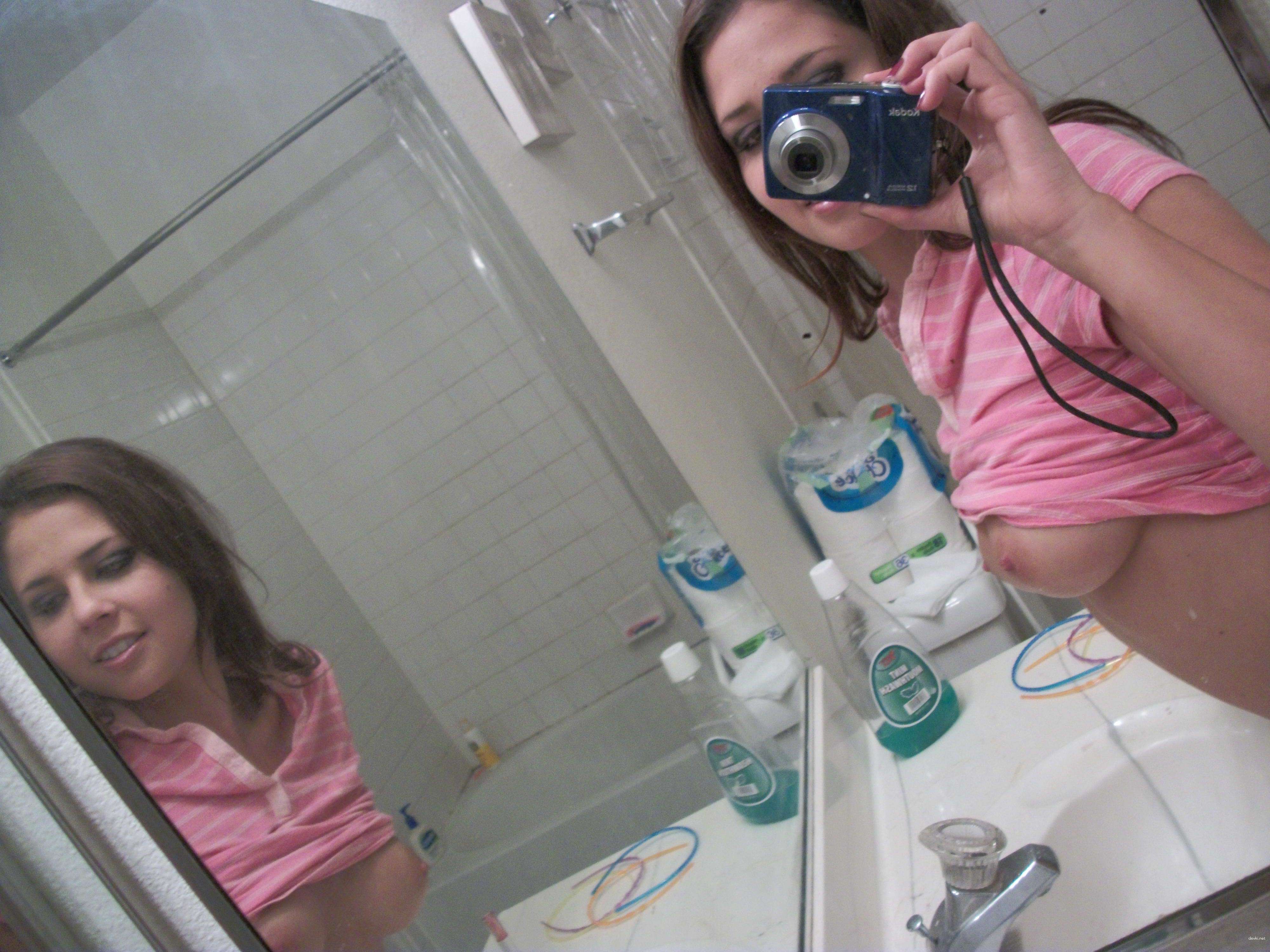 Naughty Amateur Babe's Intimate Selfies - Explicit and Sexy Photos!