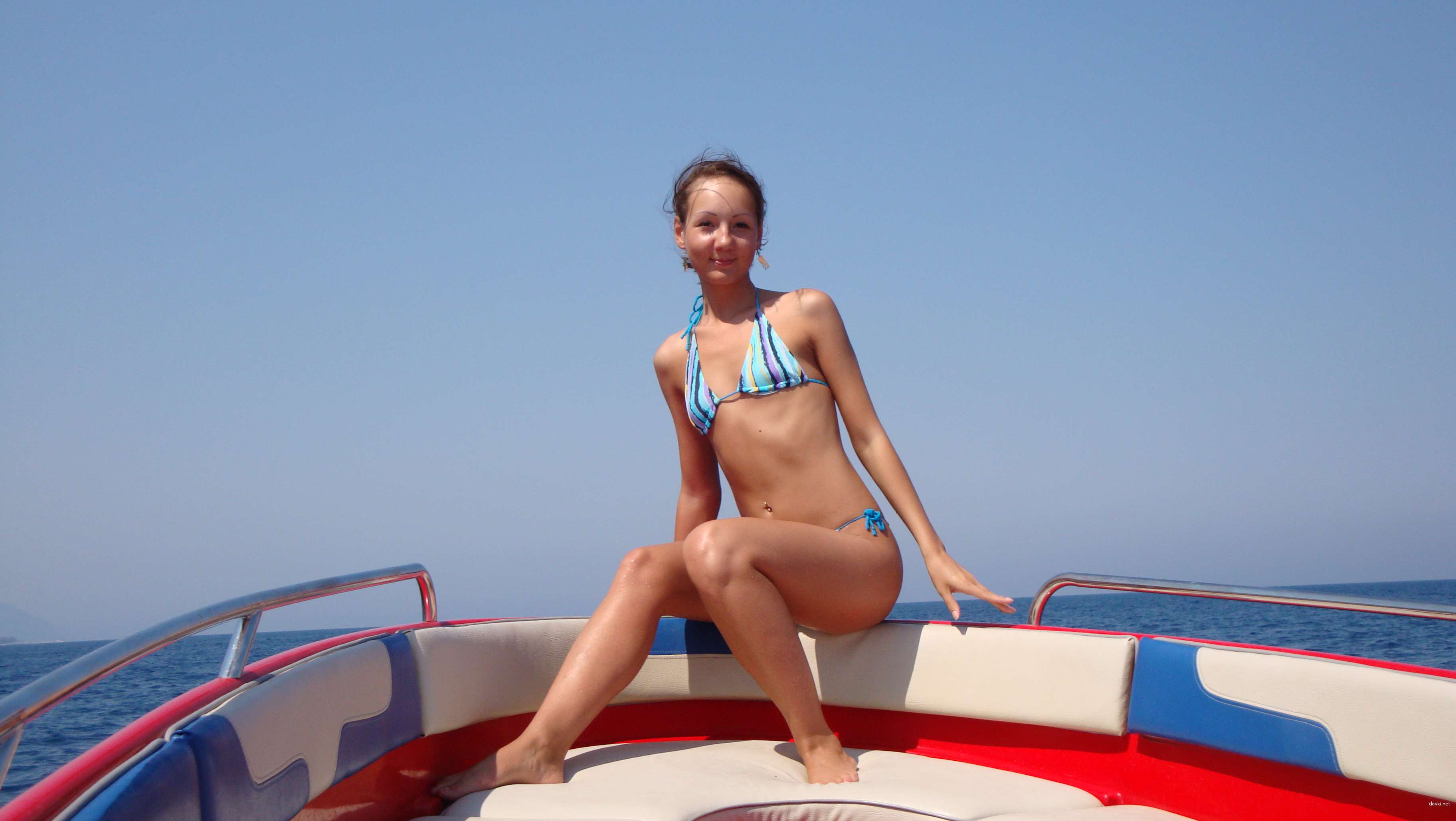 Sultry Amateur Babe Bares All in Steamy Nude Photoshoot