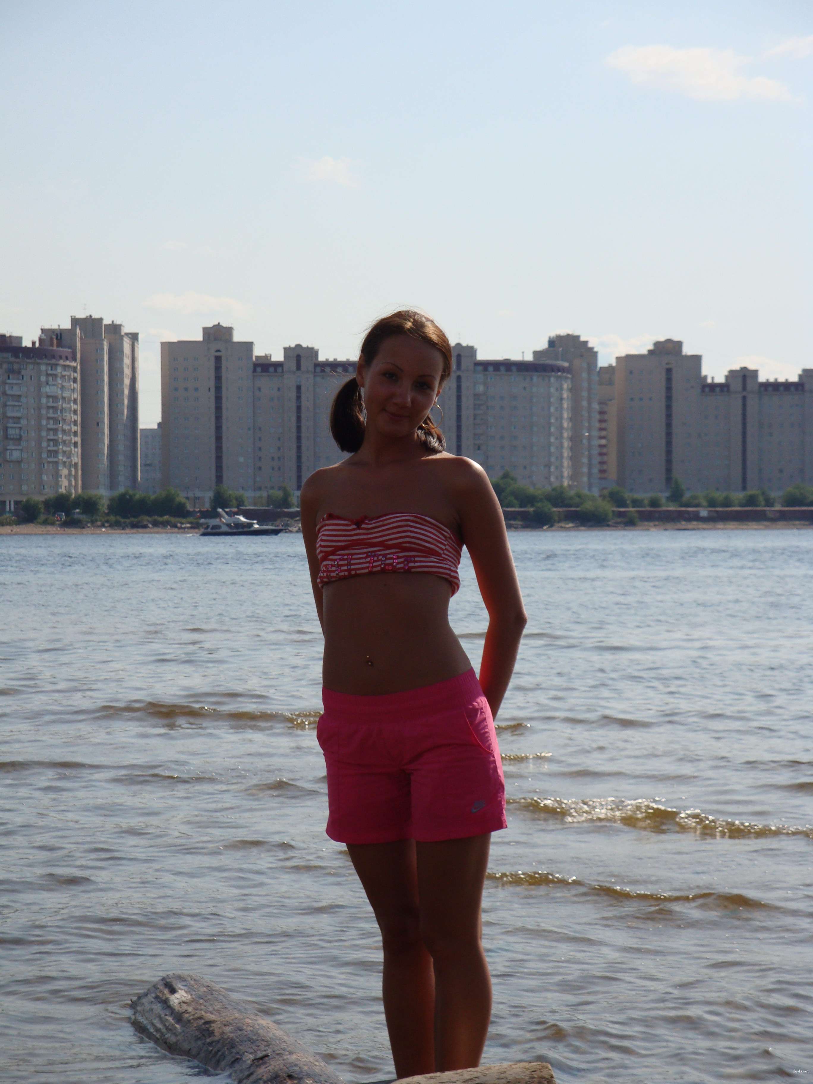 Sultry Amateur Babe Bares All in Steamy Nude Photoshoot