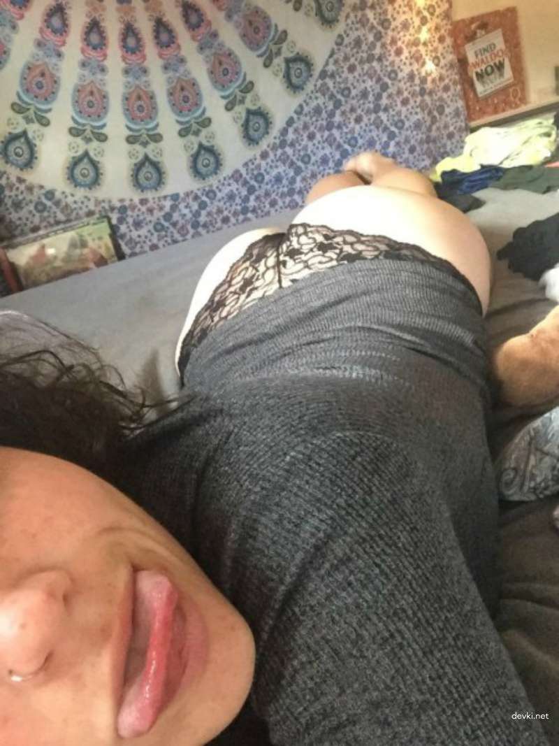 Amateur Girlfriend's Explicit Close-Up Pussy Shot - Uncensored Nude Photo