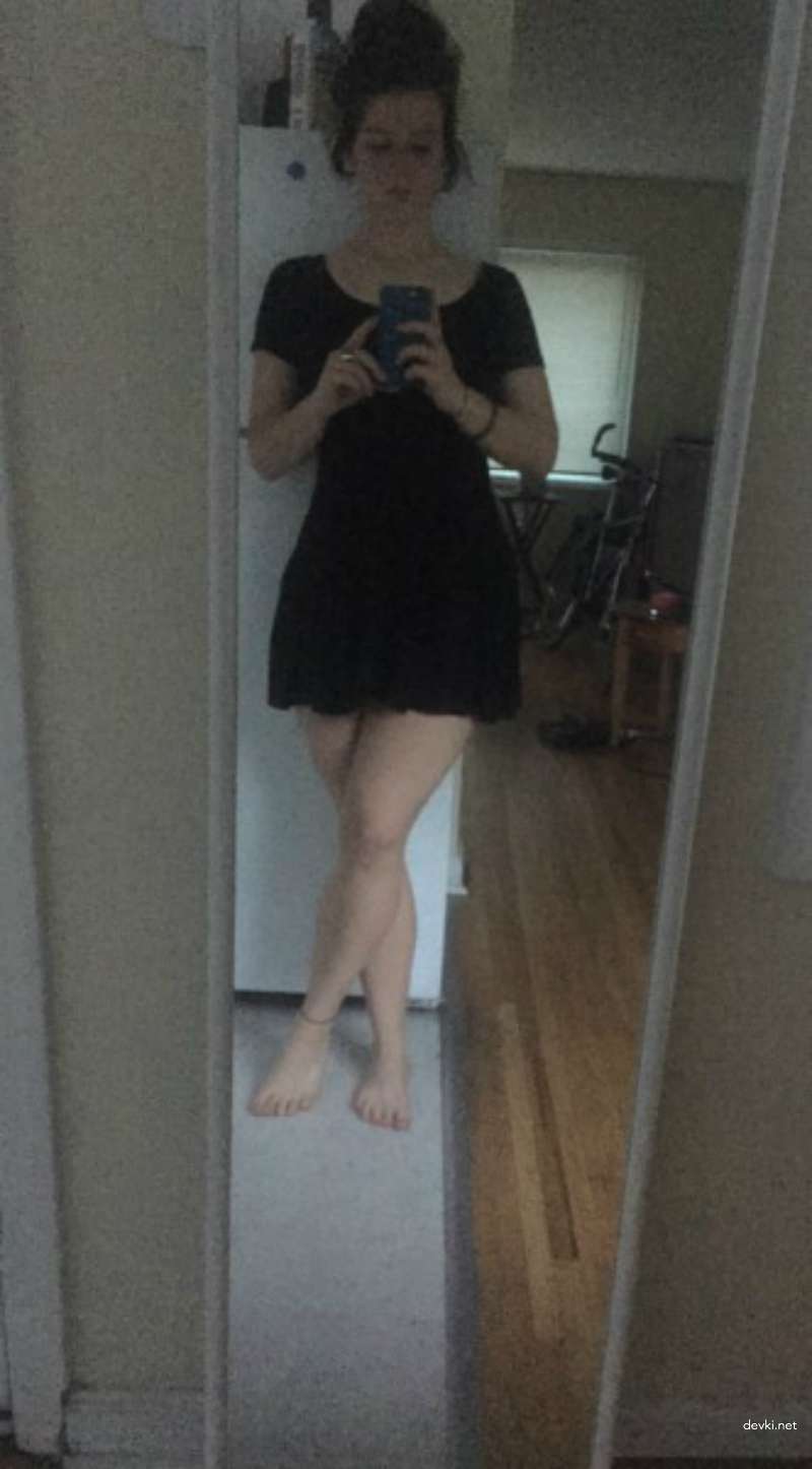 Amateur Girlfriend's Explicit Close-Up Pussy Shot - Uncensored Nude Photo