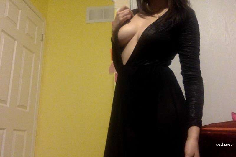 Hot Amateur Teen Exposes Wet Pussy - Uncensored Nude Pic