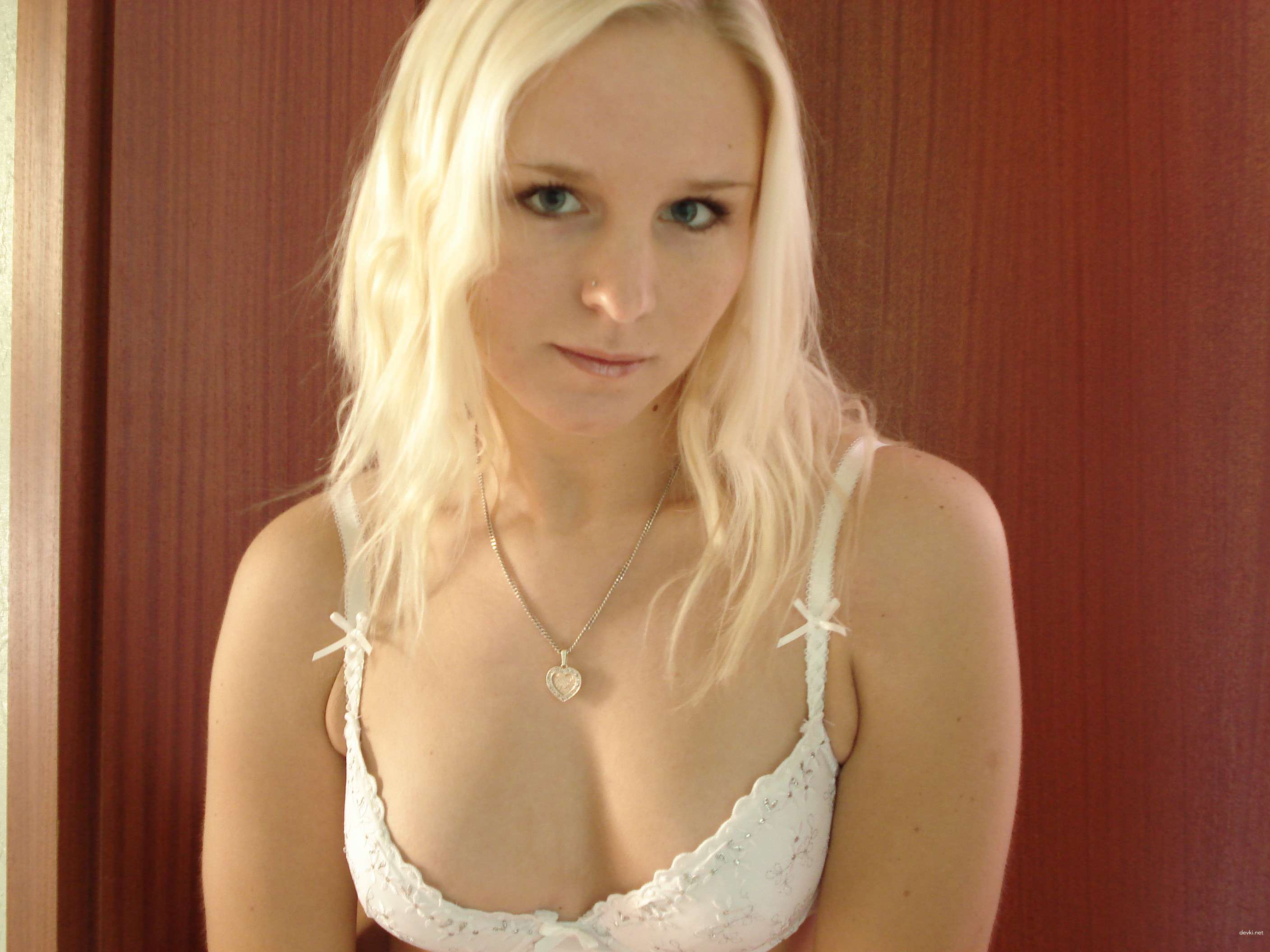 Explicit Amateur Nude Photo Shoot with Mature Blonde in Raw and Uncensored Poses
