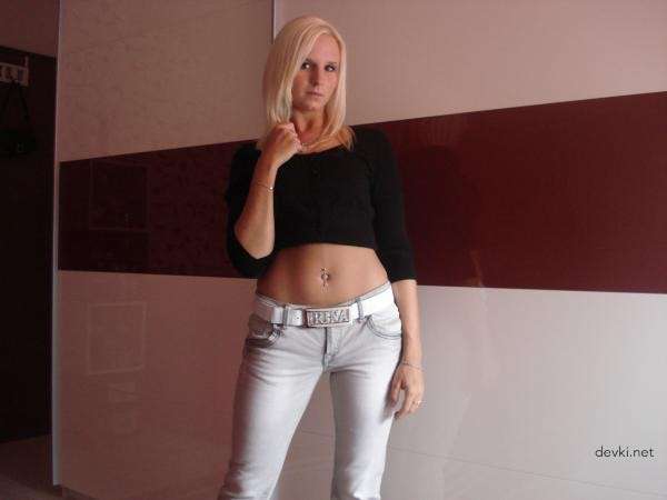 Explicit Amateur Nude Photo Shoot with Mature Blonde in Raw and Uncensored Poses