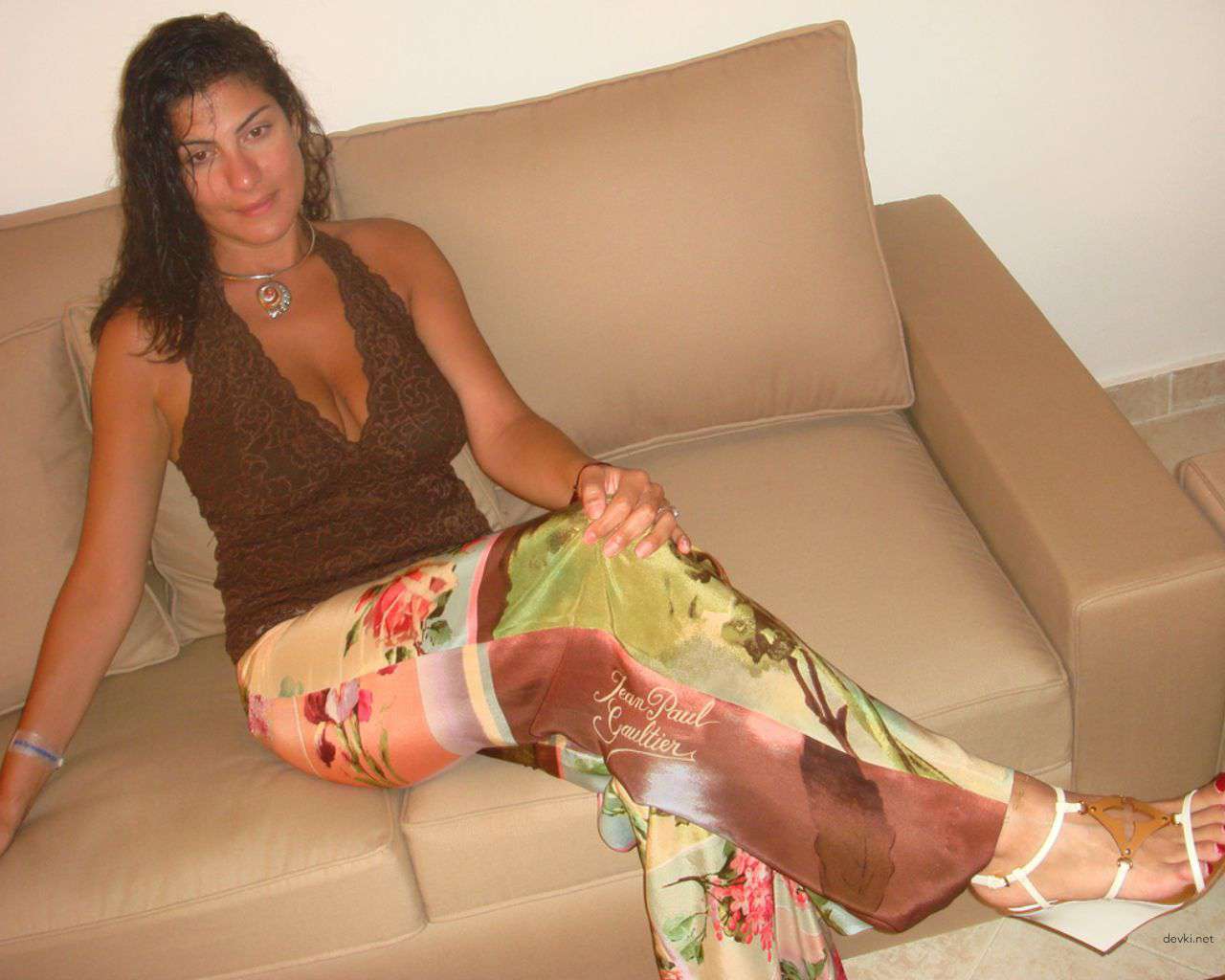 Raw and Uncensored: Amateur Nude Girl's Explicit Vacation Poses