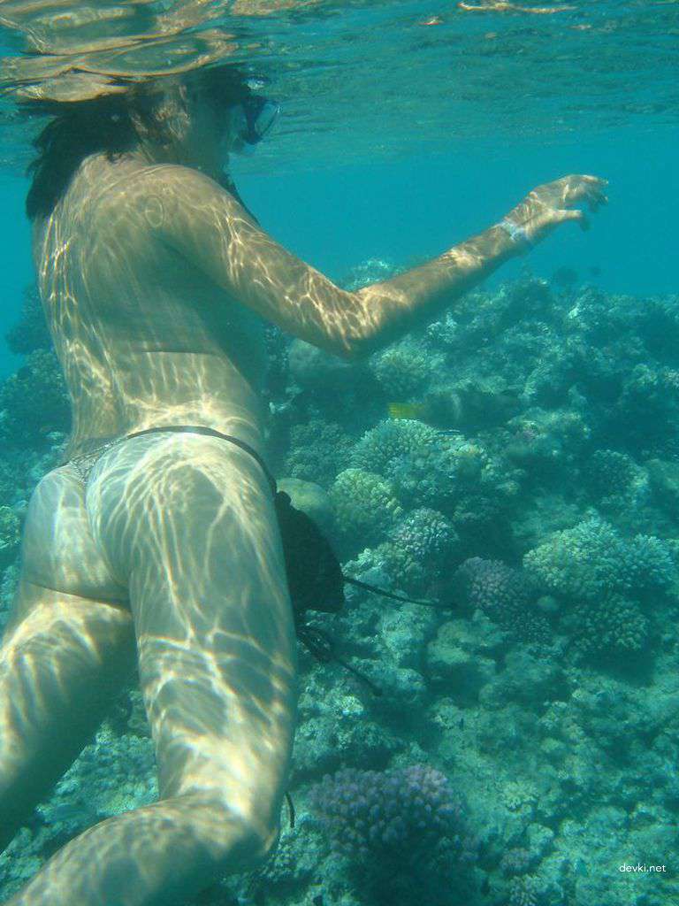 Raw and Uncensored: Amateur Nude Girl's Explicit Vacation Poses