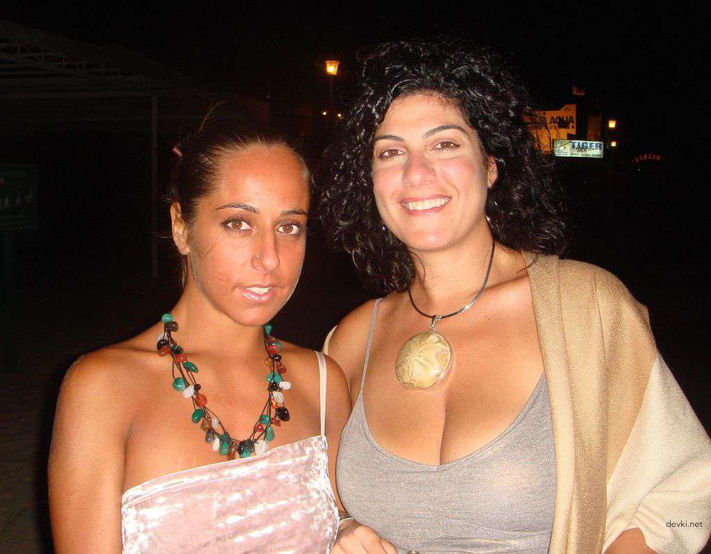 Raw and Uncensored: Amateur Nude Girl's Explicit Vacation Poses