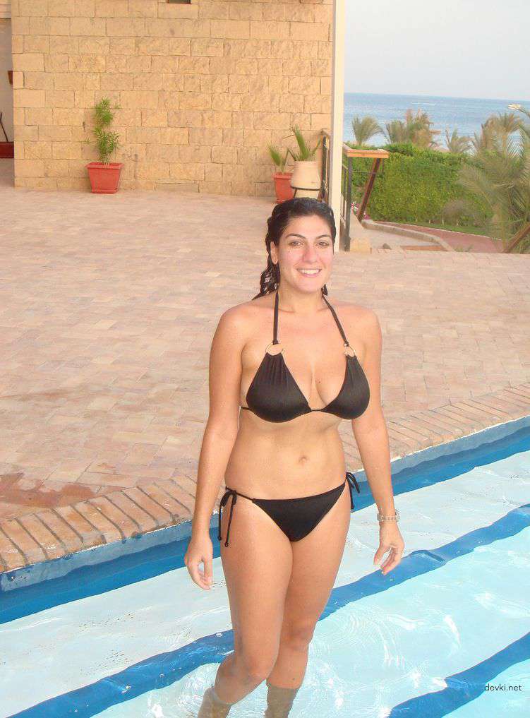 Raw and Uncensored: Amateur Nude Girl's Explicit Vacation Poses