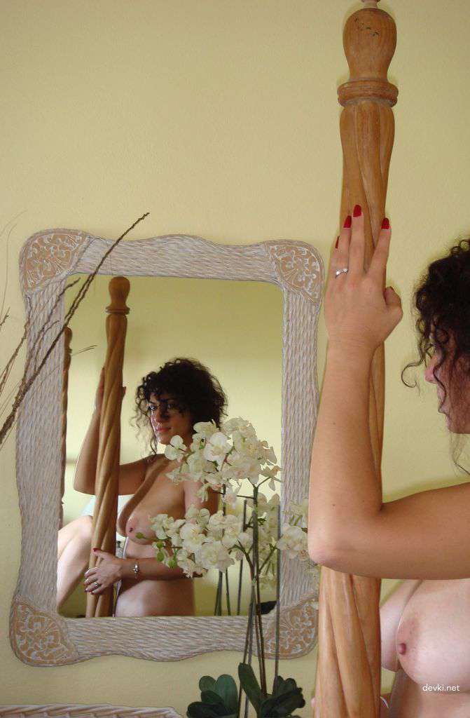 Raw and Uncensored: Amateur Nude Girl's Explicit Vacation Poses