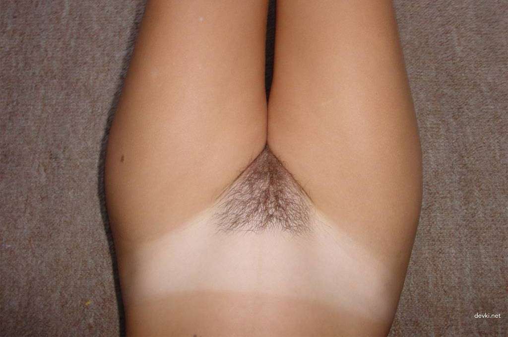 Explicit Amateur Nude Blonde with Hairy Pussy: Uncensored XXX Photo