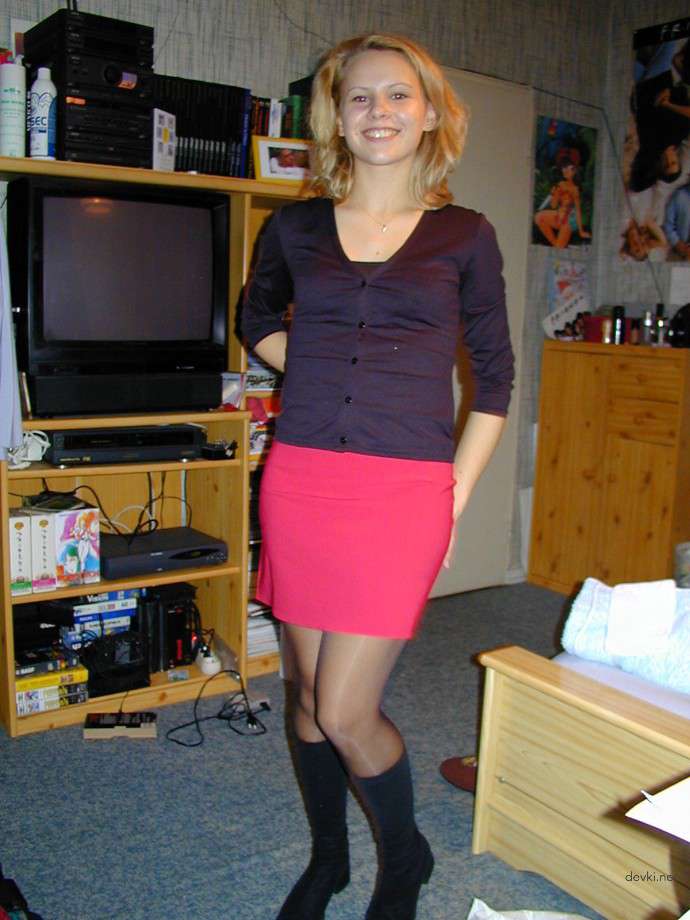 Blonde Bombshell Exposed: Explicit Amateur Erotica Photos