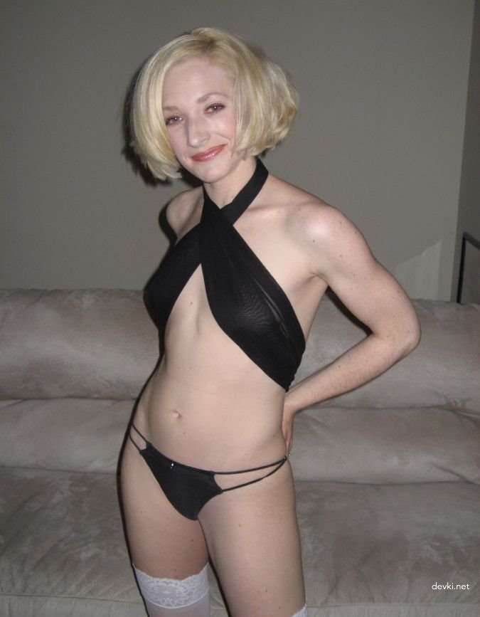 XXX Blonde Amateur's Naughty Private Pics: Explicit & Bold English Photos