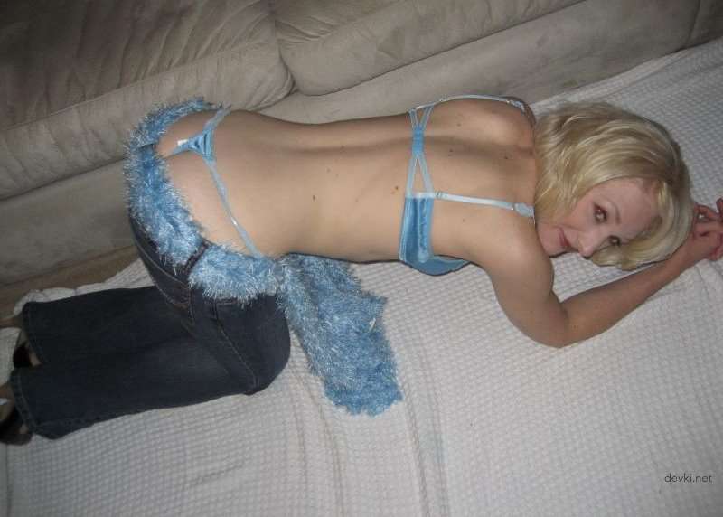 XXX Blonde Amateur's Naughty Private Pics: Explicit & Bold English Photos
