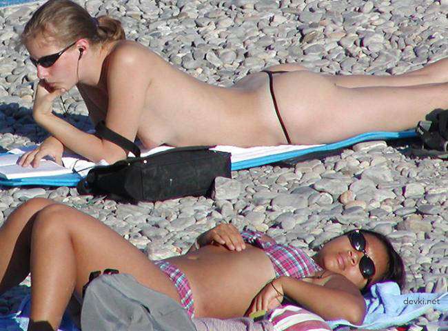 Explicit Topless Girls: Uncensored Amateur Photos for Adults